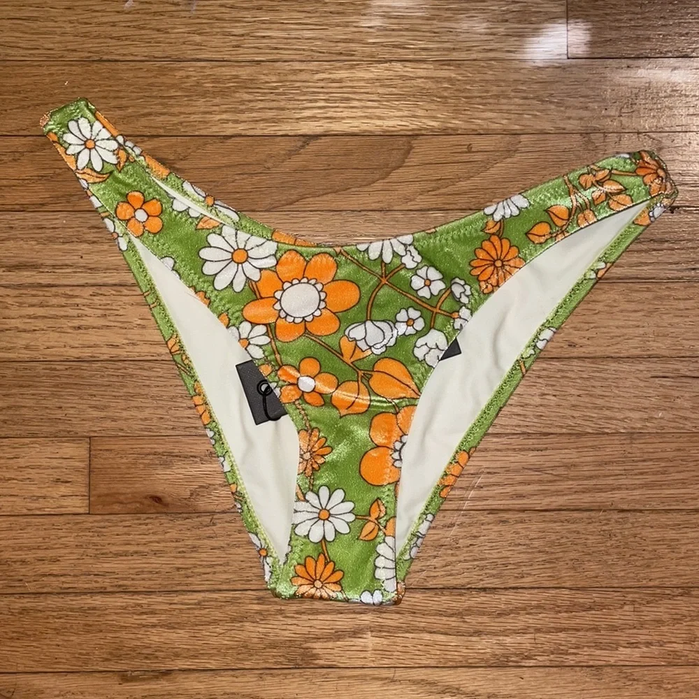 New with tags triangle swimwear bikini size extra small